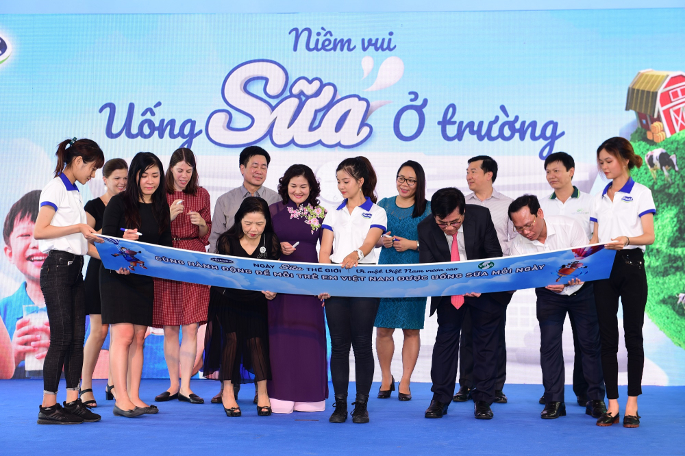 Tưng[-]bừng[-]các[-]hoạt[-]động[-]vì[-]"Niềm[-]vui[-]uống[-]sữa[-]ở[-]trường"[-]nhân[-]dịp[-]1/6